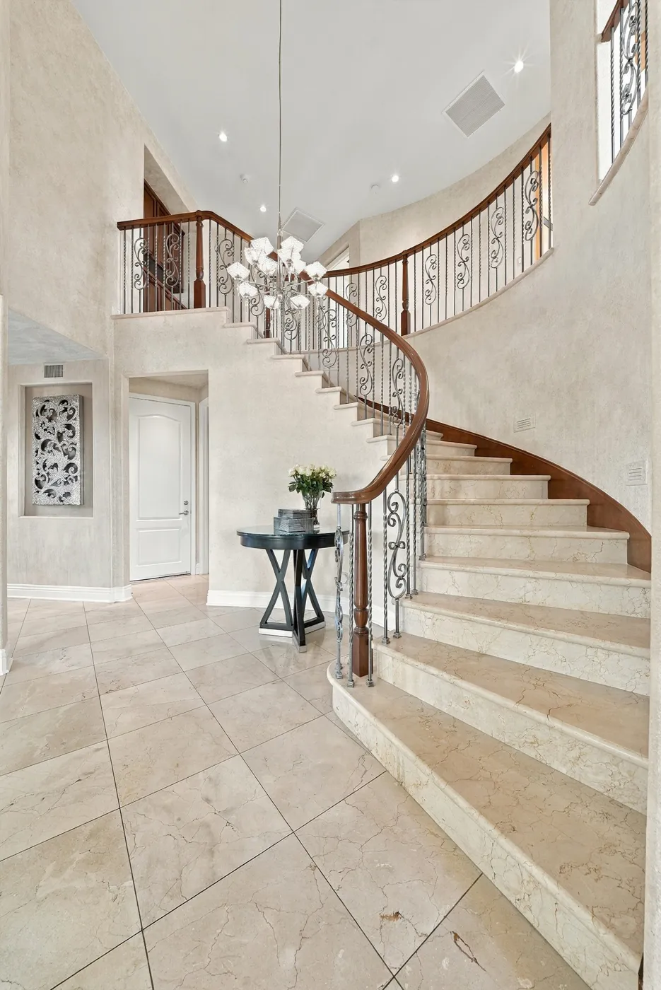 Curved staircase in the entry